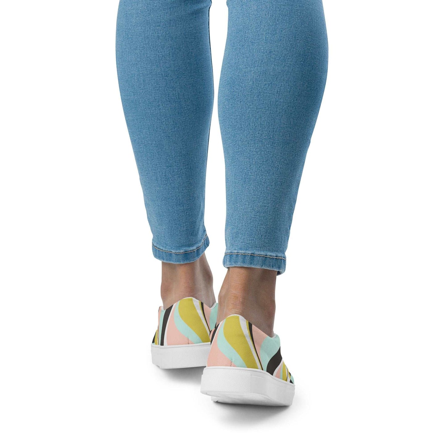 Women slip-on canvas shoes