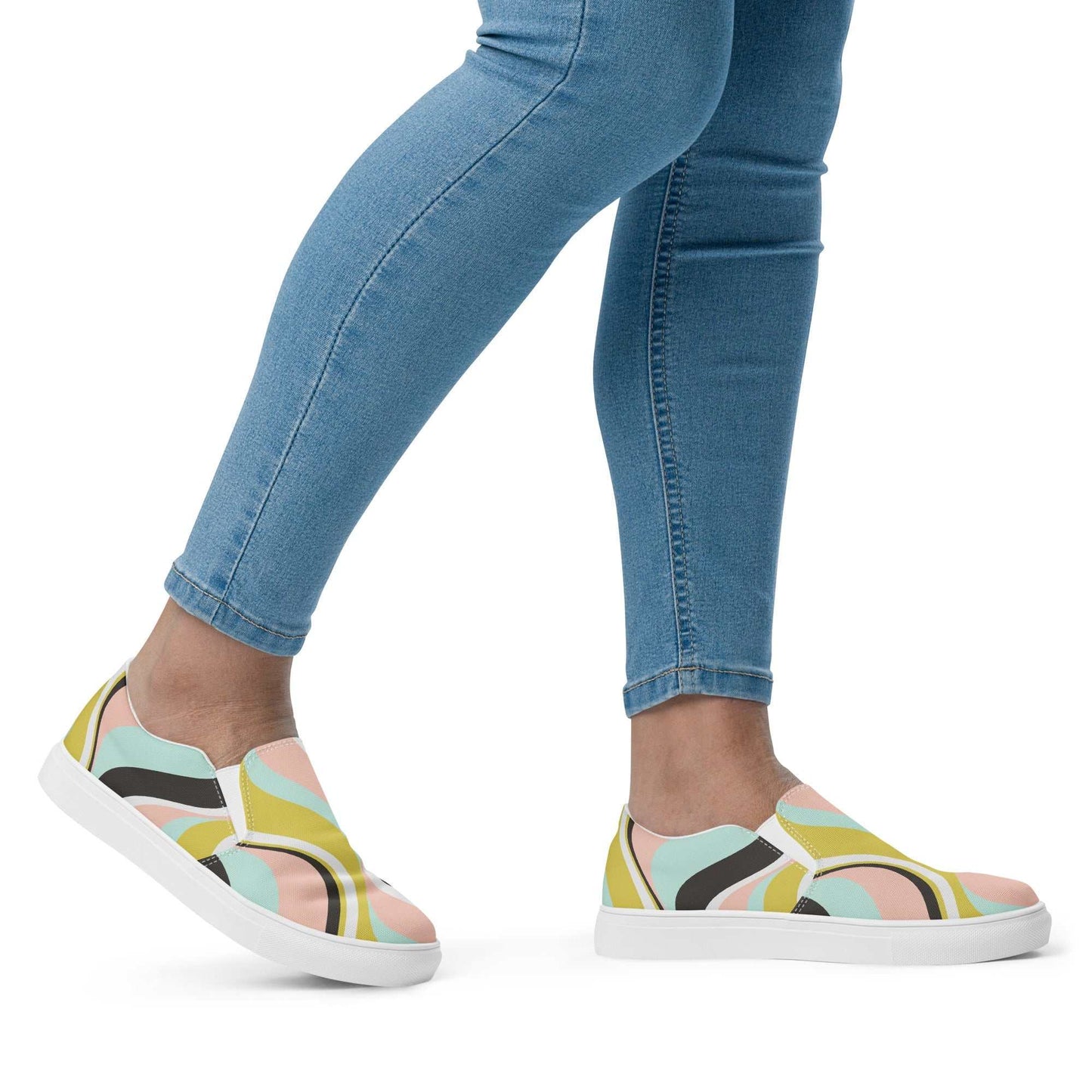 Women slip-on canvas shoes