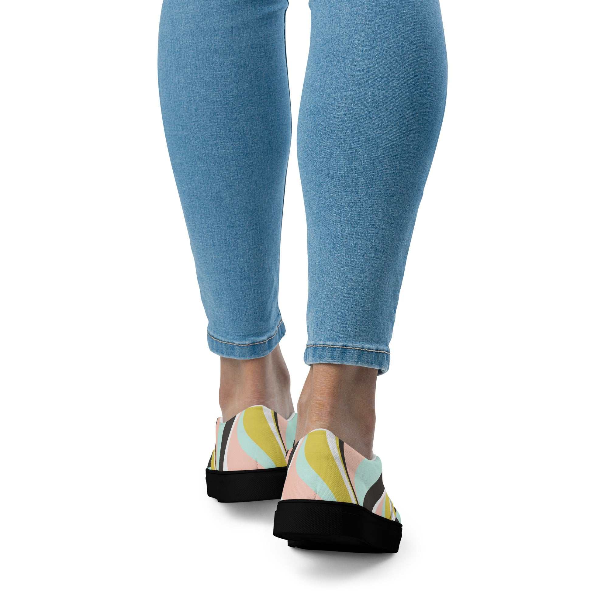 Women slip-on canvas shoes