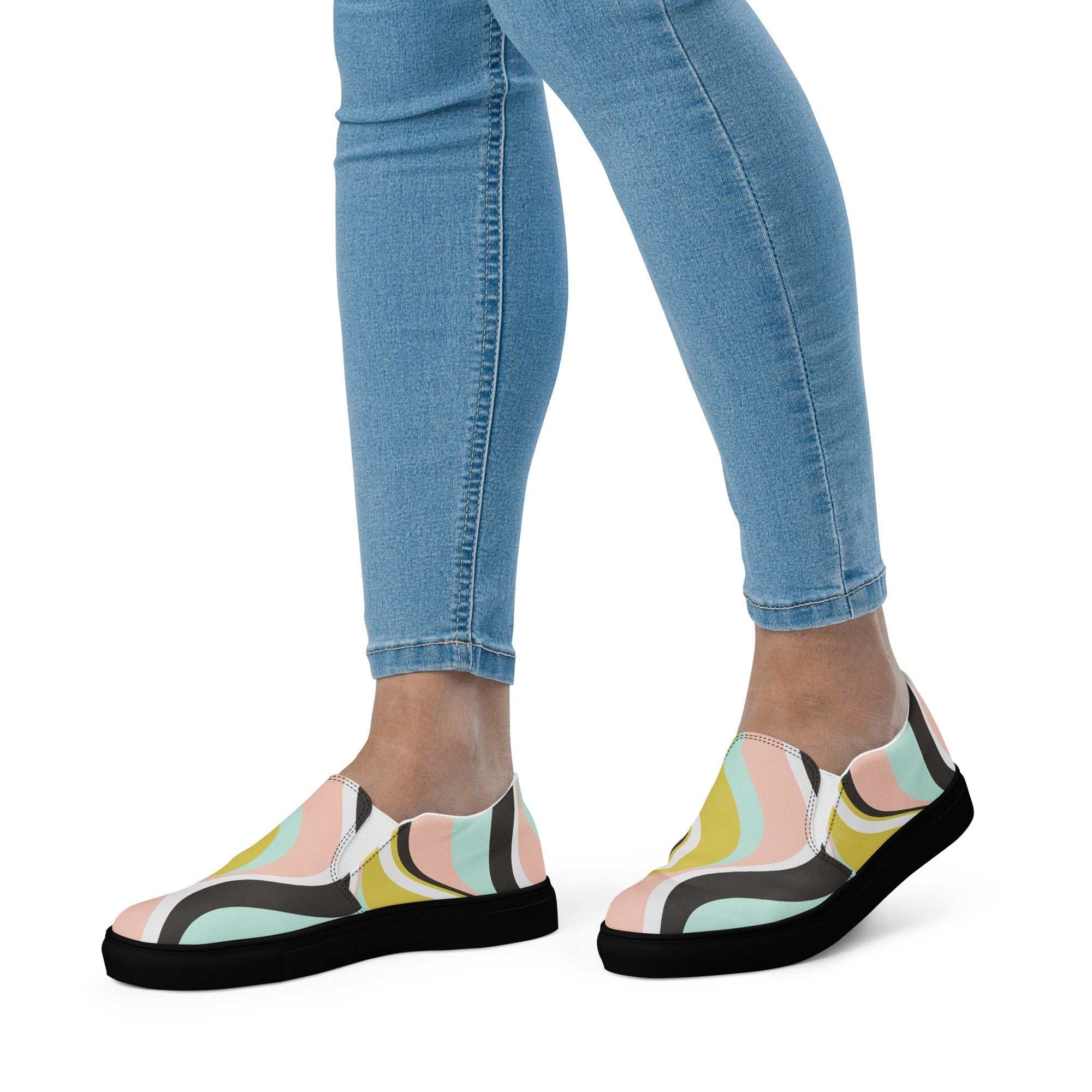 Women slip-on canvas shoes