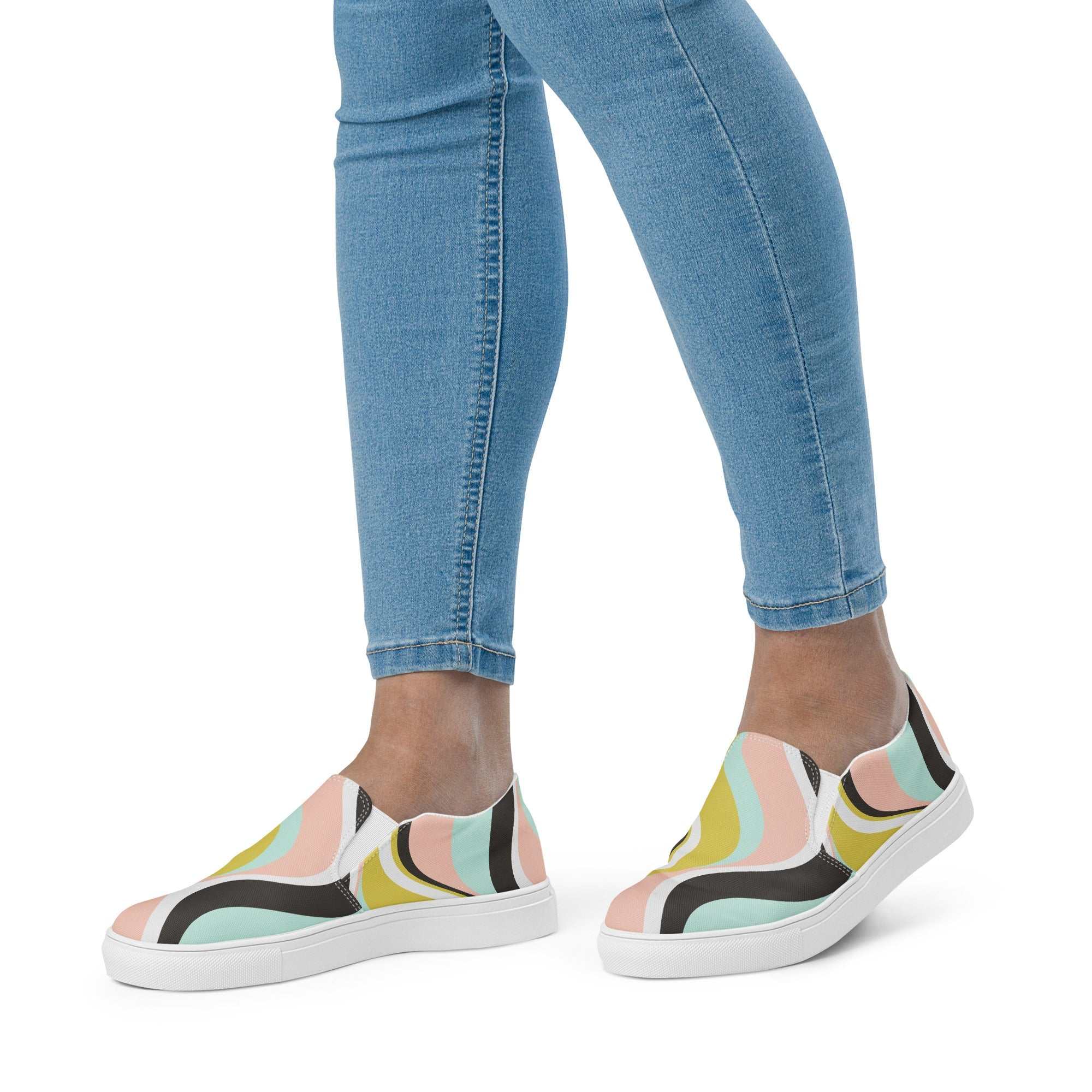 Women slip-on canvas shoes